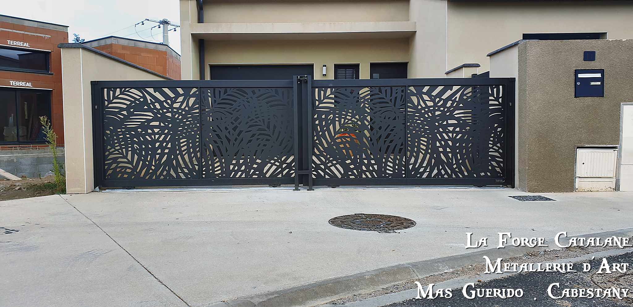 doubles portail coulissant remplissage vegetal en decoupe laser  thermolaquage forge catalane.jpg